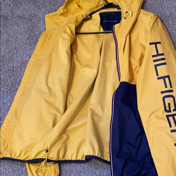 Tommy Hilfiger wind breaker - Picture 3 of 3